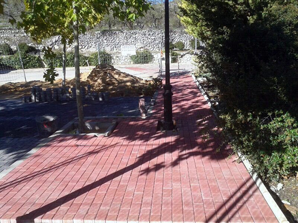 Pavimentación espacios públicos en Facheca.